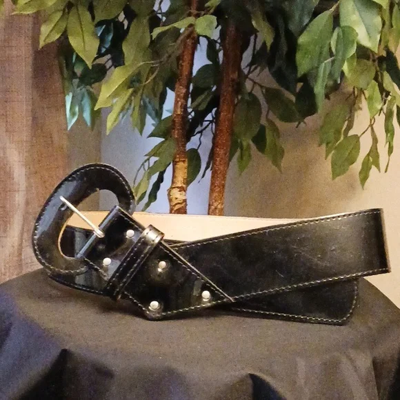 Vintage black patent leather fashion belt - Picture 3 of 7